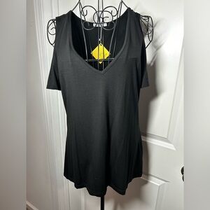 HERLOLLYCHIPS NWT Black V-Neck Women's Cold Shoulder Short Sleeve‎ Top